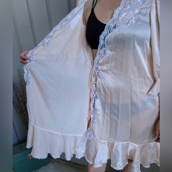 Vintage Pink Robe - Picture 4 of 5